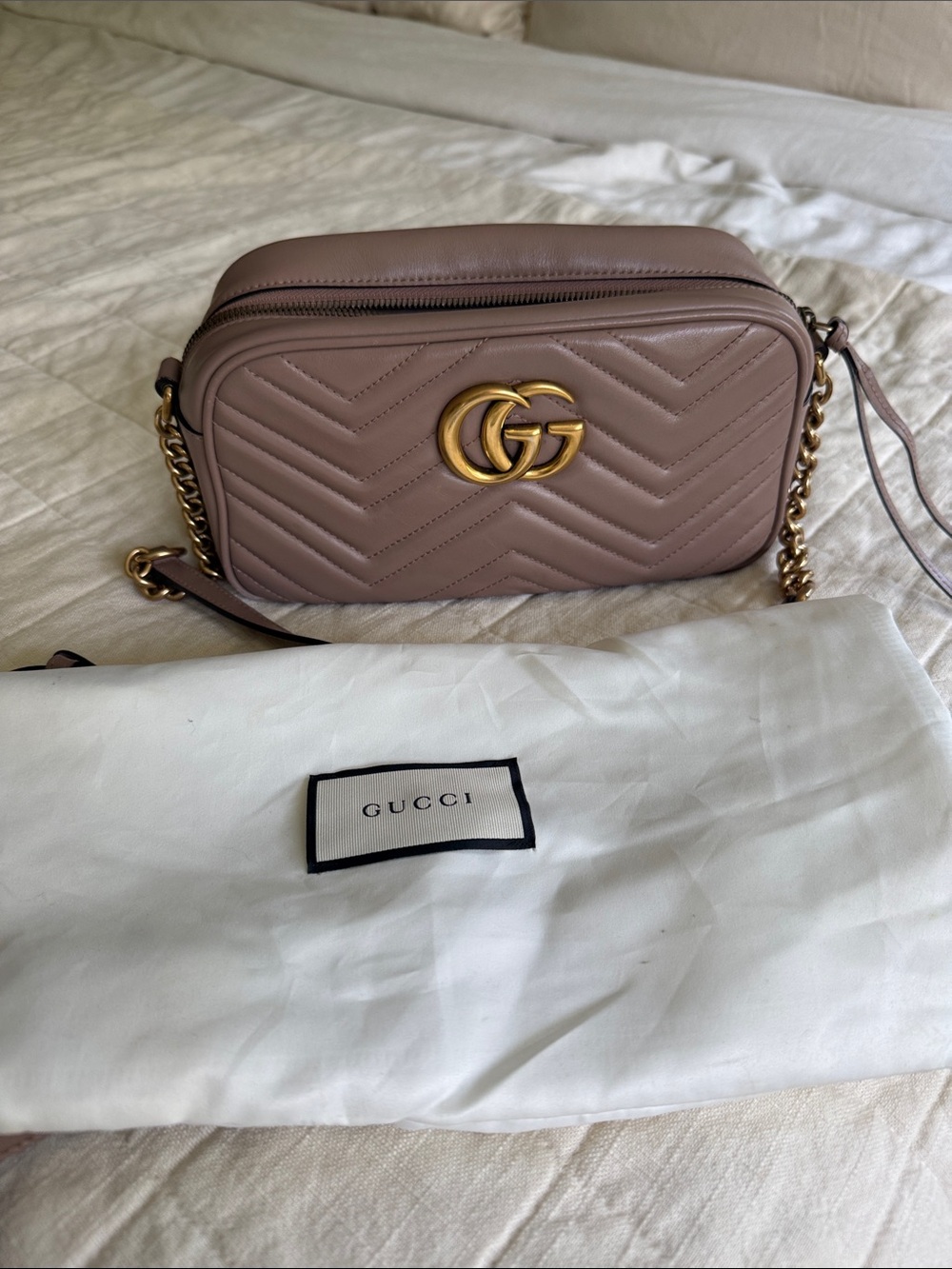 Gucci marmont Bag in Mauve Pink with Gold Hardware and dust bag - Picture 3 of 3